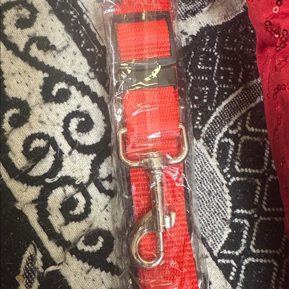 NWT Red Dog Collar and Leash. Never been opened. Has a lot of adjustment pieces. - Picture 8 of 14